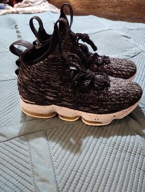 Nike Air Labron 16 Athletic Shoes Size 5Y